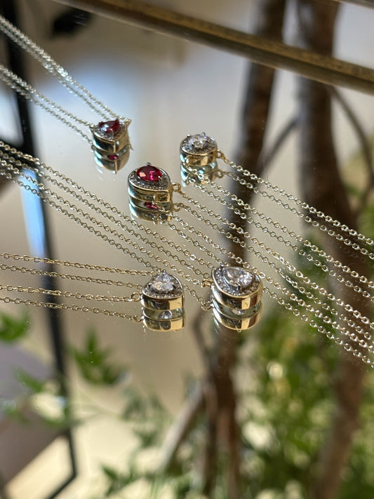 The Lueur Necklace - Bezel Solitaire