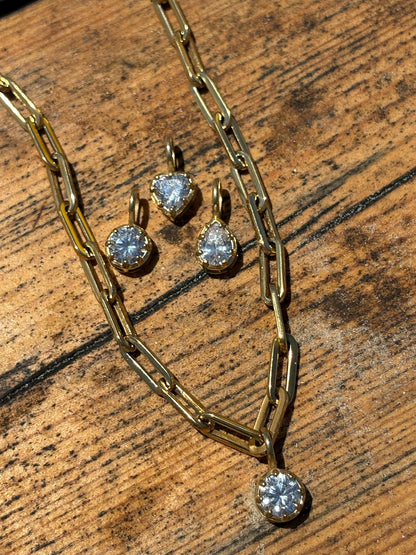Pear Charm in 18k gold plating - Bella Lueur